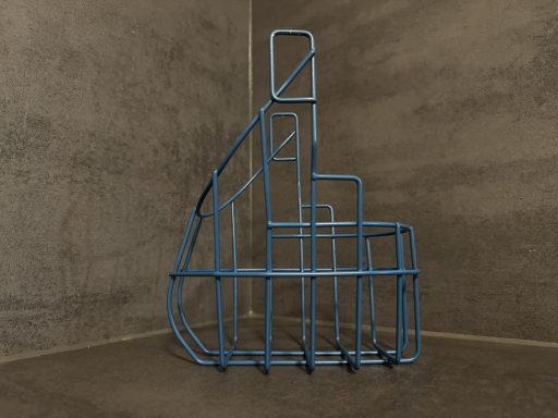 Pulverbeschichtung Maulkorb Blauer Metallrahmen in Form einer Treppe, platziert auf einem grauen Boden.